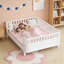 Lit plateforme double pleine grandeur avec finition blanc immaculé, parfaitement conçu pour les chambres d'enfants et convenant-613573151-615173694