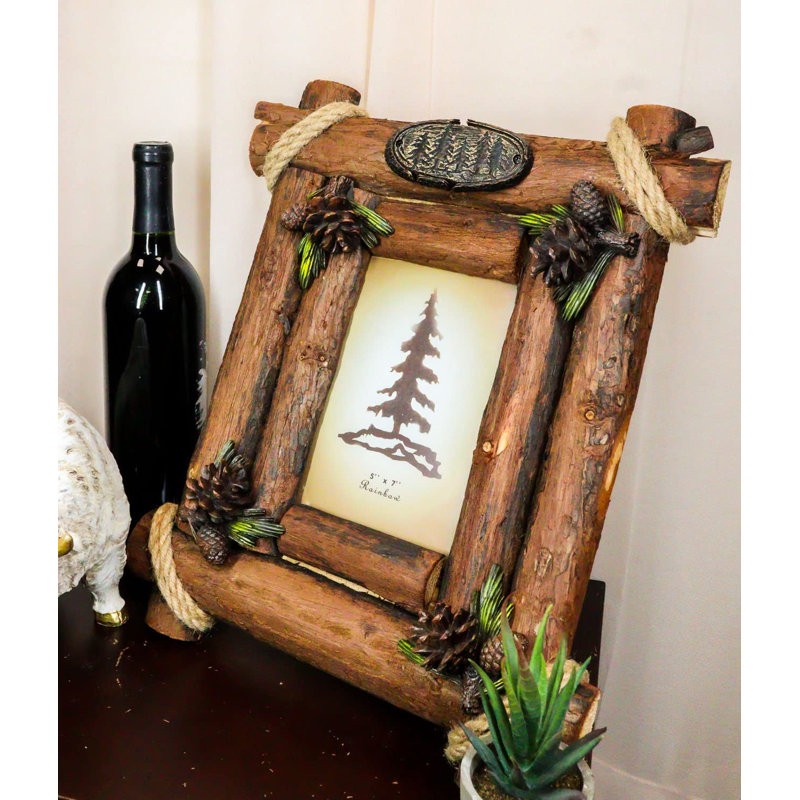 Millwood Pines, rustique, automne, automne, pommes de pin festives avec bûche en bois et cordes en jute