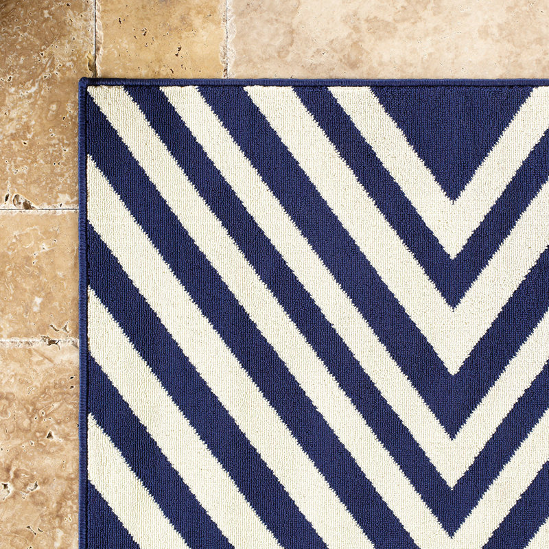 Tapis intérieur / extérieur bleu marine / ivoire Turnbow, Rectangle 6 pi 7 po x 9 pi 6 po