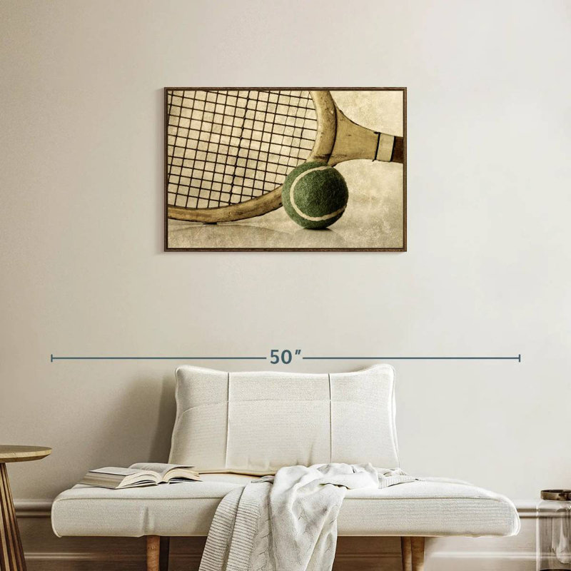Vieille raquette et balle de tennis, Cadre flottant noyer, 31 po x 21 po