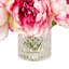 Pivoines disposées dans un vase en verre-23857547