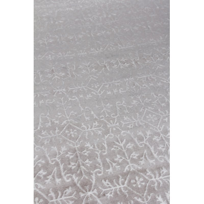 Metro-Velvet Ikat Area Rug in Ivory/Beige