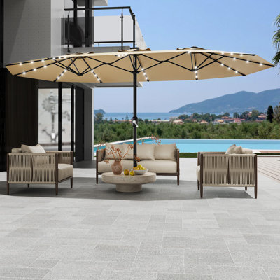 Parasol de patio rectangulaire à double face de 15 pi avec lumières solaires à DEL et base - Protection contre les rayons UV, parasol de marché extérieur résistant au vent avec manivelle pour piscine, jardin, terrasse, cour - beige