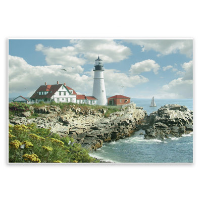 «Portland Head Lighthouse Scene Grassy Ocean Side Peninces with Sail Boat», reproduction de photo
