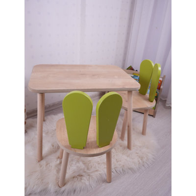 Ensemble de table d'enfant moderne avec pieds en bois de hêtre, vert pistache et brun | Table 19,7 po x 23,6 po x 17,7 po et chaises 11,8 po x 11,8 po x 9,8 po | 100% panneau de fibres à densité moyenne, design scandinave | Parfait pour les salles de jeux et les espaces d'apprentissage