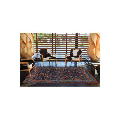 Tapis décoratif bleu marine à motif floral