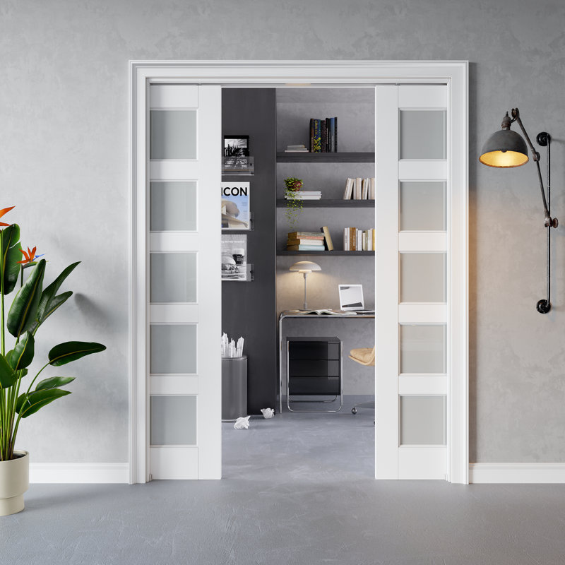 Porte intérieure coulissante à 5 carreaux en verre dépoli, MDF CARB P2 et verre trempé SGCC, avec cadre renforcé et quincaillerie incluse, pour chambre à coucher, préfinie et imperméable, idéale pour garde-manger, chambre, salle de bain et garde-robe, teinture facile à appliquer soi-même, 162,5 cm x 243,8 cm