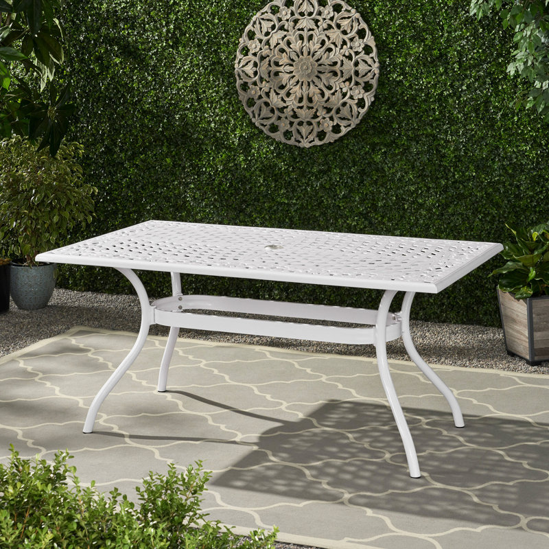 Table d'extérieur en fonte d'aluminium - rectangulaire, tache de beauté florale, insert de parasol, 67 po x 37,5 po x 29,68 po, blanc rectangulaire, point d'insertion