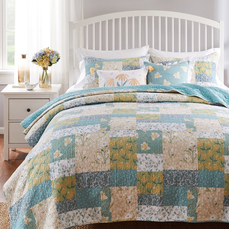 Evangeline Twin Reversible Cotton Quilt Set in Floral Patchwork