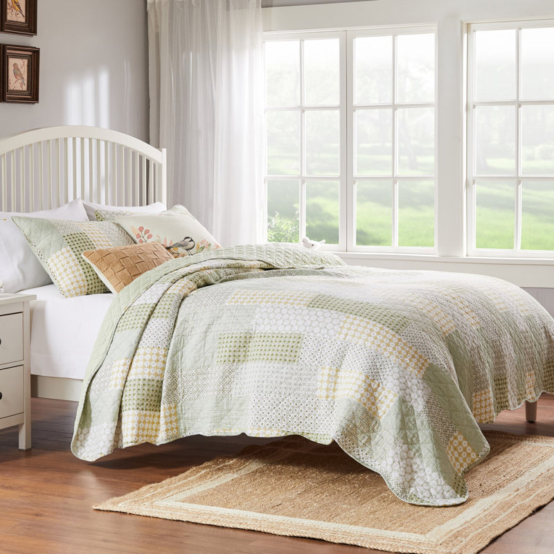 King White Cotton Reversible Quilt Set with Scallop Embellishment