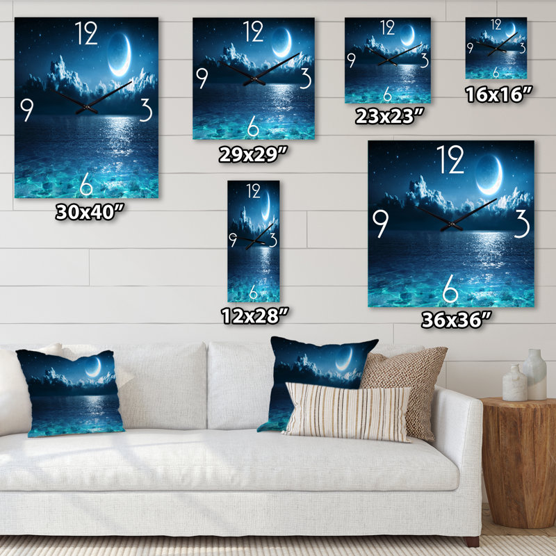 Horloge murale romantique nautique et côtière, lune romantique sur bleu profond I, Petit