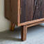 Armoire en bois massif de style Wabi-Sabi