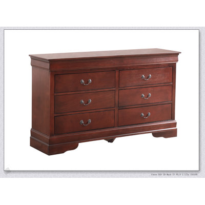 Commode traditionnelle en bois de cerisier avec des sculptures complexes et des tiroirs à queue d'aronde anglaise durables, parfaite pour les chambres élégantes