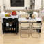 Élégant îlot de cuisine multifonctionnel avec table de salle à manger extensible, rangement double et prises de courant-635284791