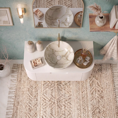 Meuble-lavabo mural simple 24 po x l 18 po x H 34 po à grain de bois naturel avec vasque en céramique blanc mat et plateau en pierre frittée blanc de Carrare