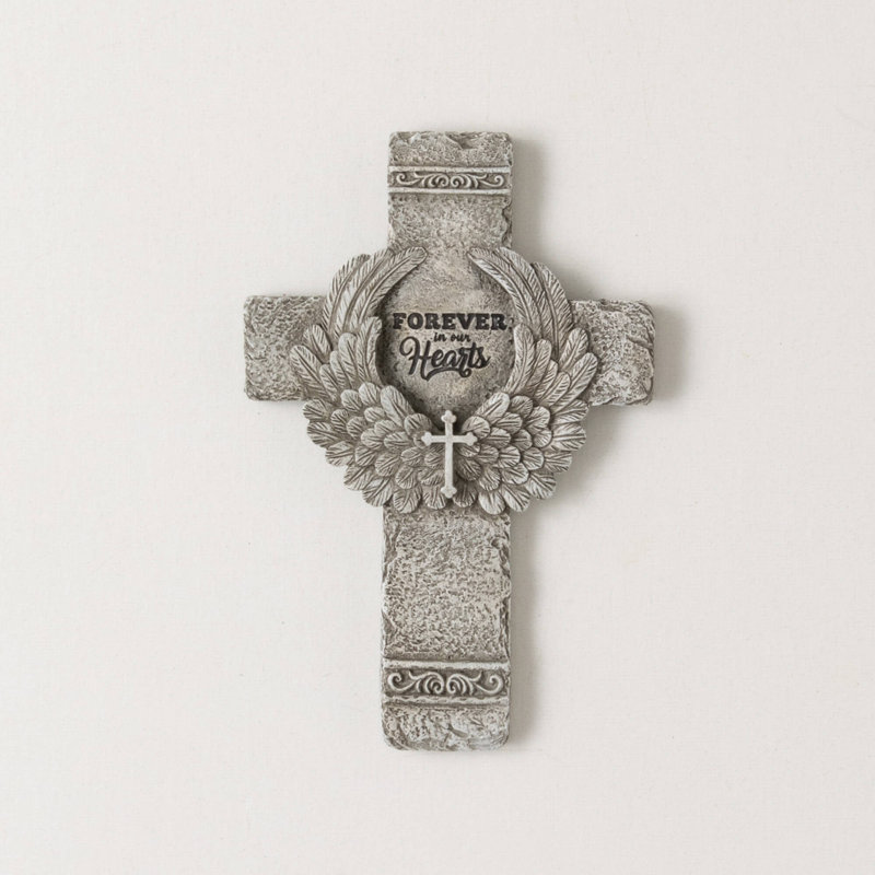Croix en résine Sullivans Forever In Our Hearts 8 po; gris