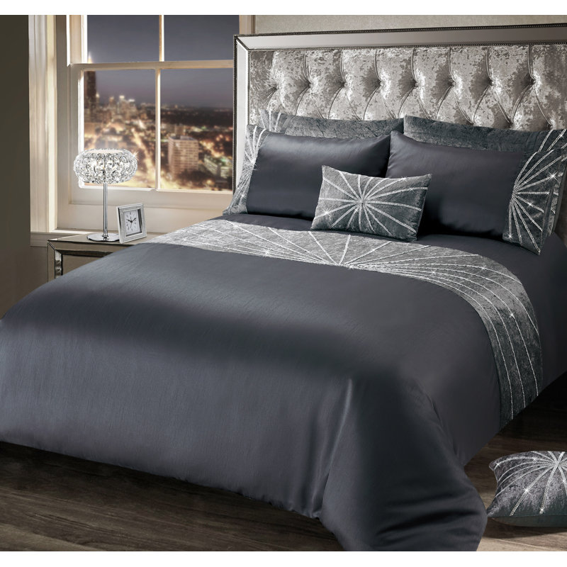 Paelynn Duvet Cover Set, King Duvet Cover Set + 2 Additional Pieces, Navy