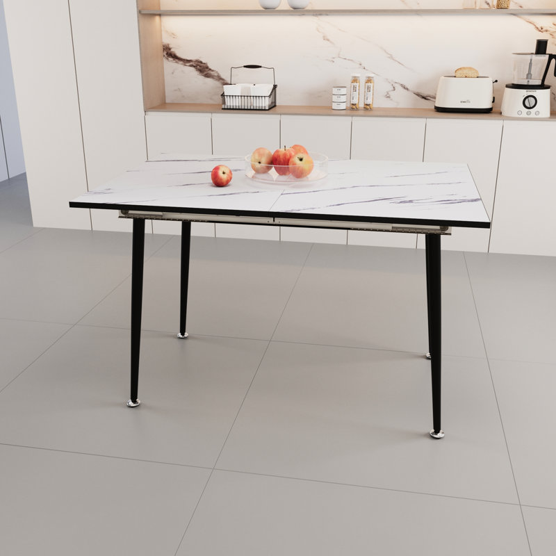 Table industrielle moderne, extensible à 63 po, motif en marbre blanc de 47 po, pieds en métal noir pour 2 à 6 repas extensibles, pieds, dîners et rassemblements idéaux
