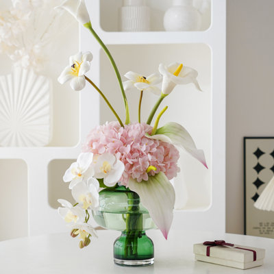 Ornements de fleurs simulées