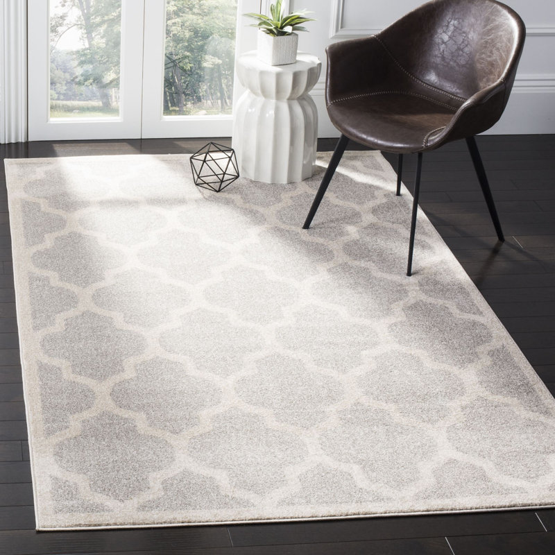 Ammundsen Geometric Light Grey/Beige Area Rug, Rectangle 5' x 8'