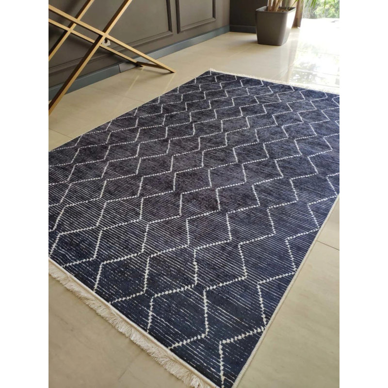 Tapis noir antidérapant en polyamide à imprimé numérique Matarranz, Rectangle 3 pi 3 po x 4 pi 11 po