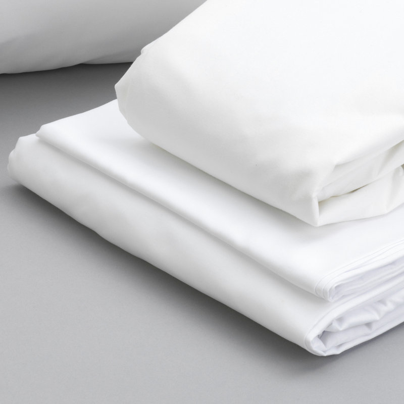 Lit simple TG avec couvre-oreiller, drap et protège-matelas. 100% microfibre douce à 90 g / m² Le protecteur offre une protection sur 5 côtés contre les déversements de liquide. Drap-housse pour lit double.