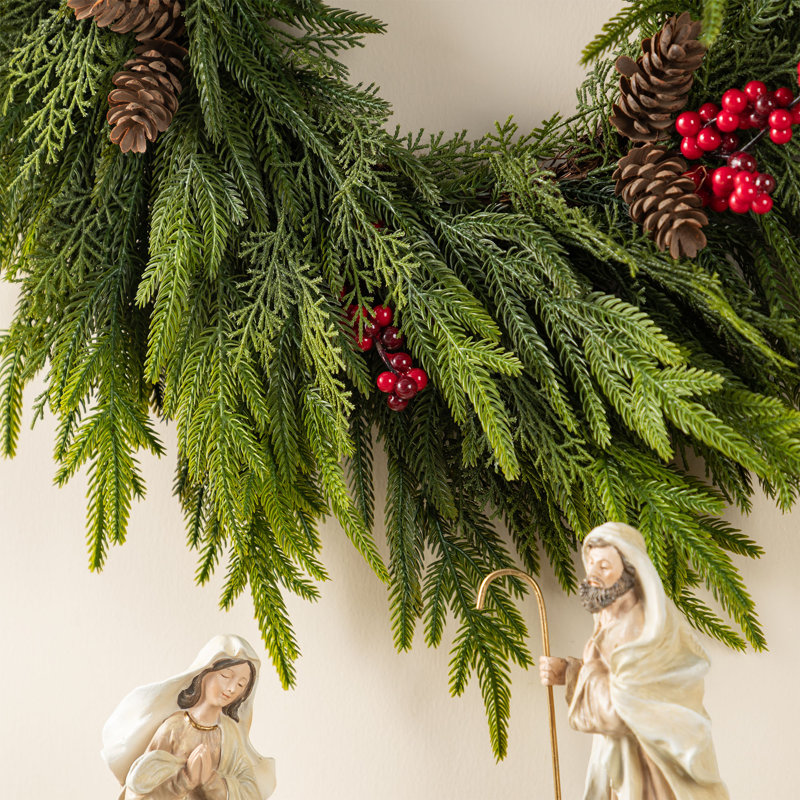 Couronne de Noël en PE 24 "avec pommes de pin et baies rouges