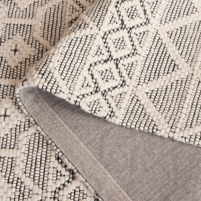 Kennily a Handloomed Wool And Cotton Geometric Rug, Rectangle 5' x 8'