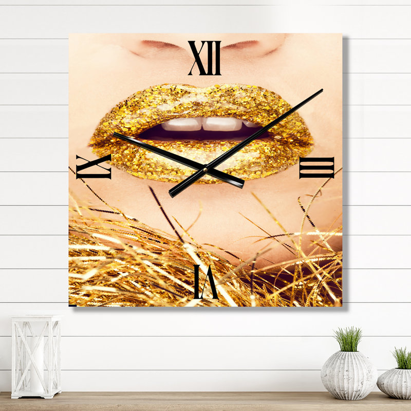 Gros plan sur une horloge murale, Grand