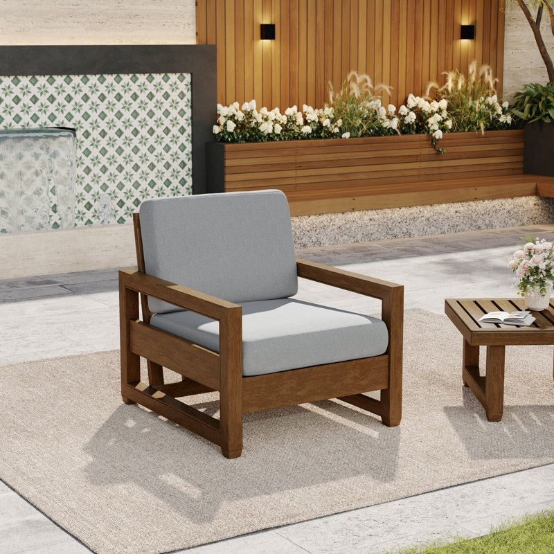 Chaise d'extérieur en bois de teck massif Gustina avec coussin et accoudoirs, Bois naturel, Gris clair