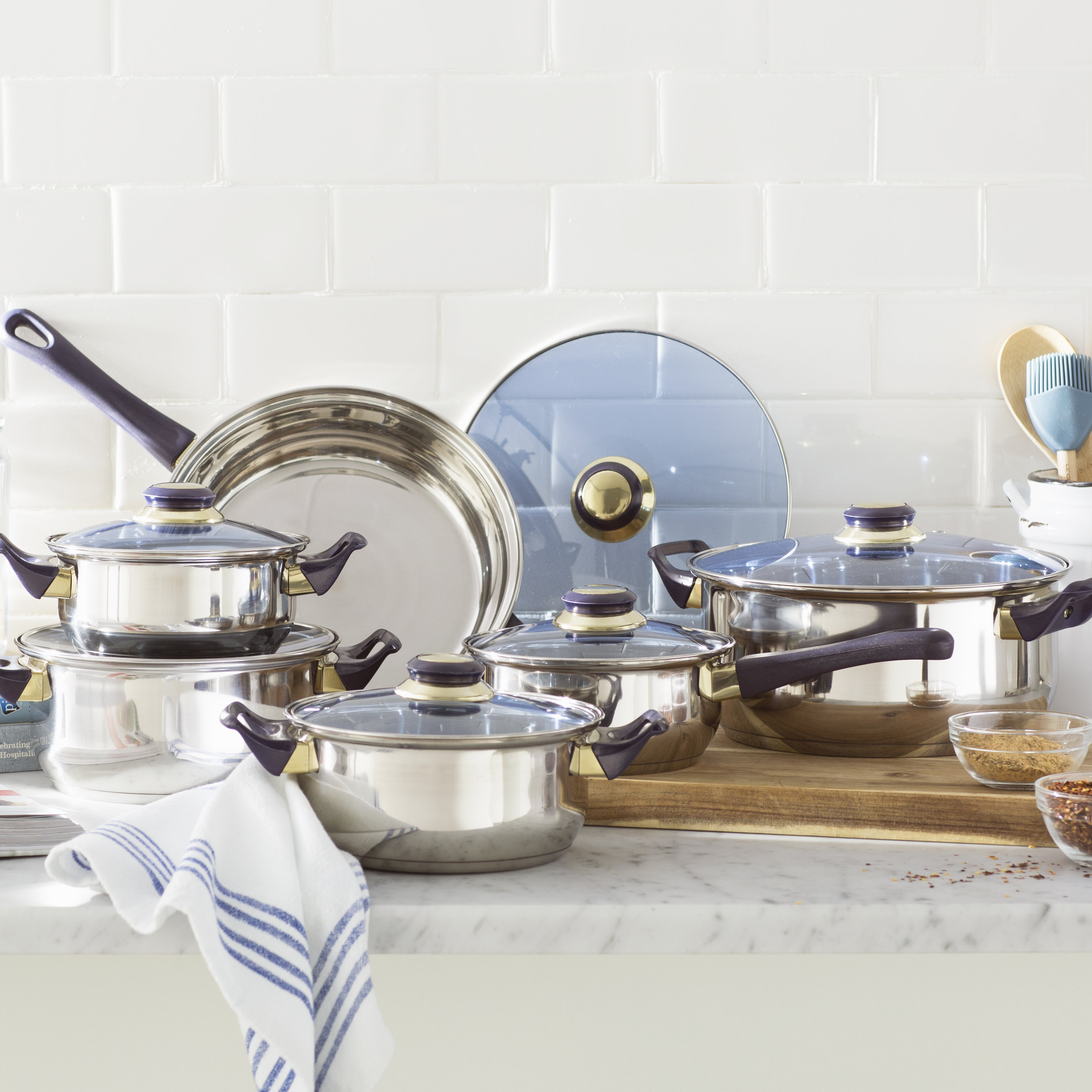  Farberware Ceramic Dishwasher Safe Nonstick Cookware Pots and  Pans Set, 12 Piece, Blue: Home & Kitchen