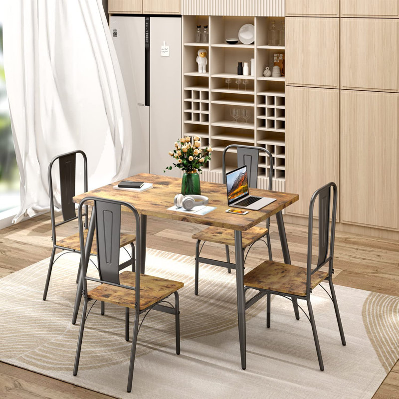 Ensemble repas pour 4 personnes