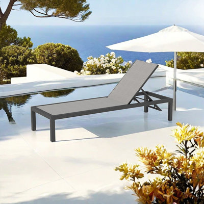 Chaise longue d'extérieur en alliage d'aluminium Sayeri
