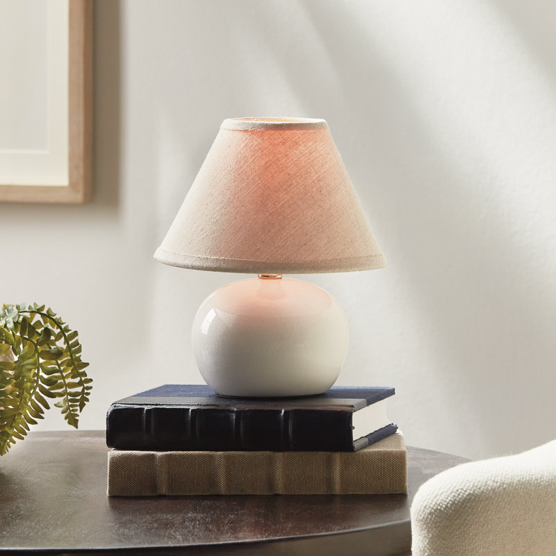 Mini lampe de table en céramique Oscar, Blanc, H 8 po x l 6,5 po x P 6,5 po, Crème, crème