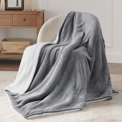 Jeté en sherpa Bedsure ™ GentleSoft ™ - couverture épaisse pour lit chaud toutes saisons - gris givré - cadeau idéal pour les étudiants