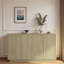 Buffet moderne cannelé avec tablettes réglables et poignées en métal-108189807