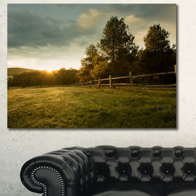 «Beautiful Sunrise in the Farm», reproduction de photo sur toile tendue