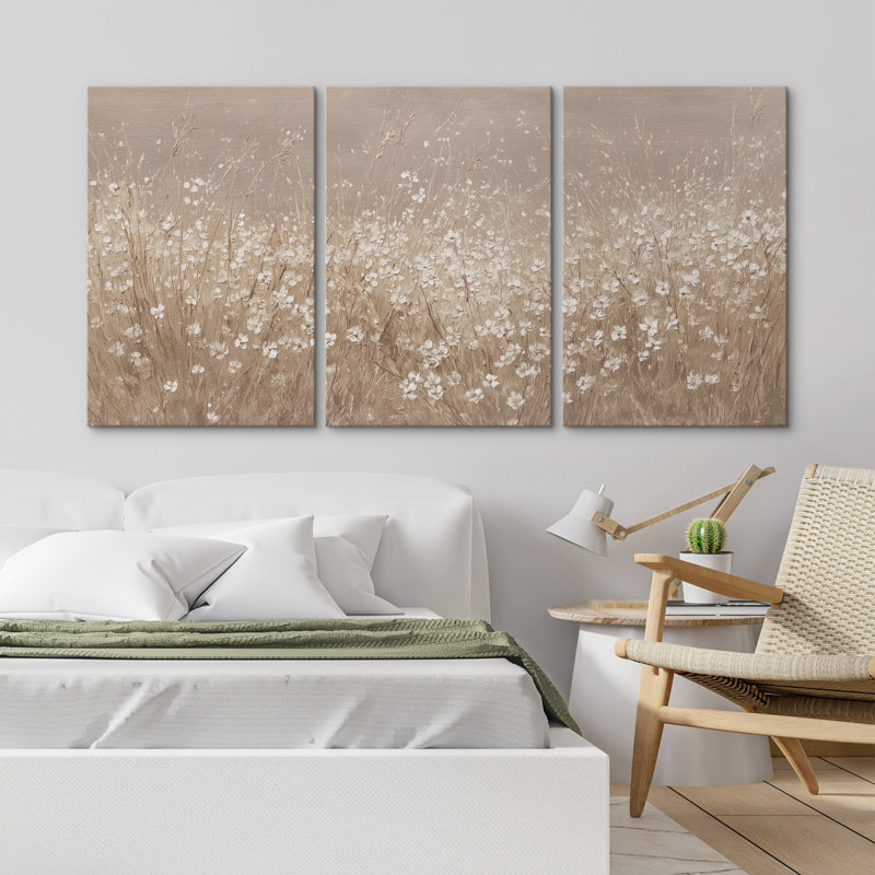 «Neutral Wildflower Field with Soft White Blossoms», reproduction d'art sur toile encadrée 3 pièces, Toile tendue