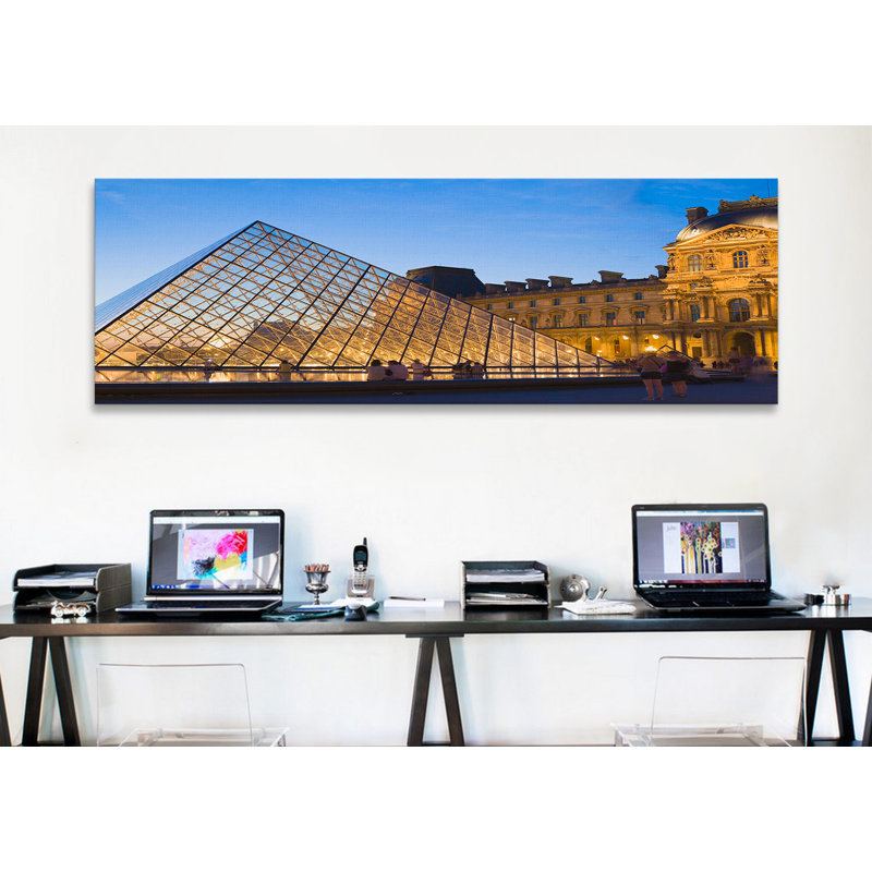 «Louvre Pyramid, Paris, France», reproduction sur toile, H 20 po x l 60 po x P 1,5 po, Toile avec cadre noir