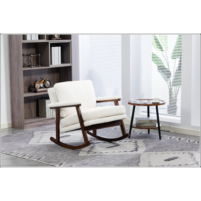 Fauteuil à bascule d'appoint moderne du milieu du siècle avec structure en bois, recouvert de tissu pour un confort optimal à la lecture.