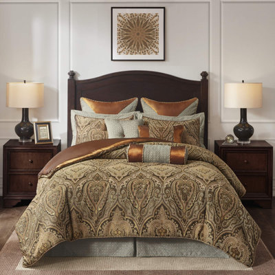 Canovia Springs Jacquard Comforter Set