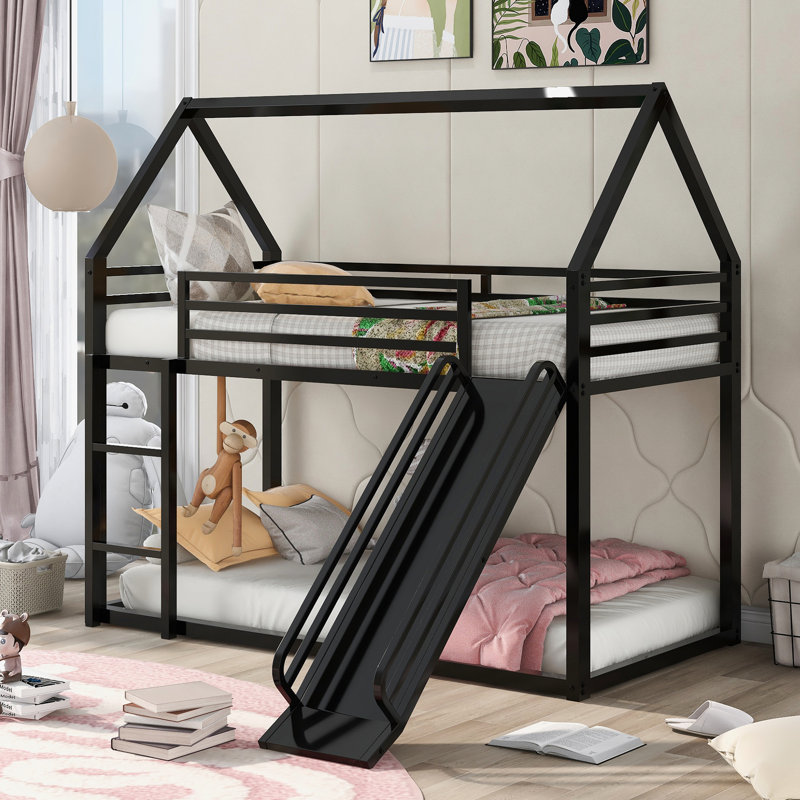 Lit superposé simple au-dessus de la maison - en métal, avec