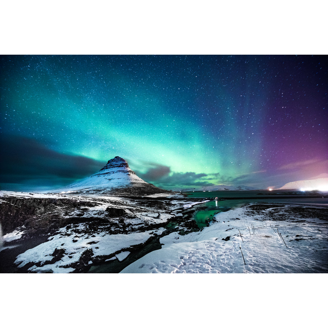 Berg Kirkjufell Island von LeoPatrizi - Kunstdrucke ohne Rahmen auf Leinwand