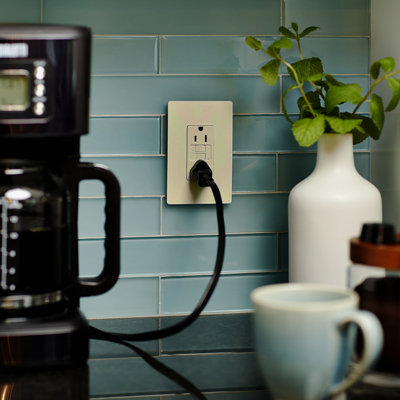 Radiant 15 Amp Self Test GFCI Outlet