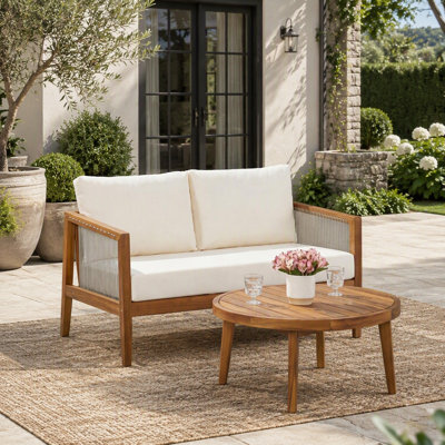 Ensemble canapé deux places et table basse d'extérieur en bois d'acacia durable avec détails en corde et coussins hydrofuges