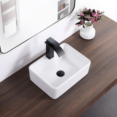Petit lavabo de salle de bain blanc avec trou pour robinet KARAMAG