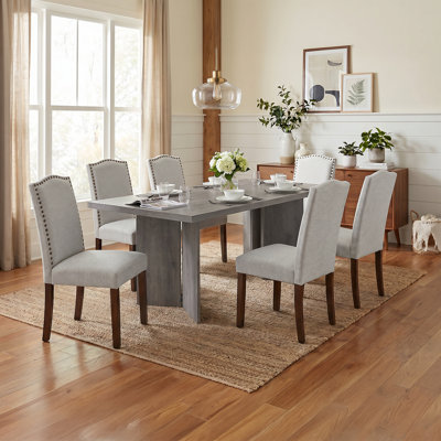 Table de salle à manger rectangulaire en bois Amiin 70 po avec 6 chaises Parsons rembourrées Criselle à dossier solide