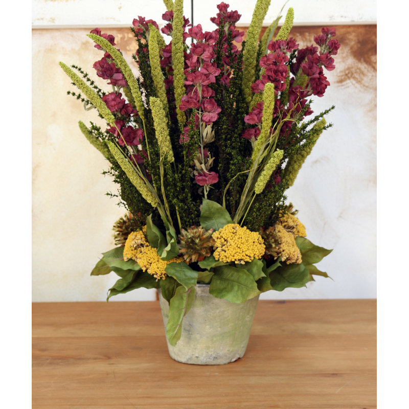Pièce maîtresse en pot delphiniums