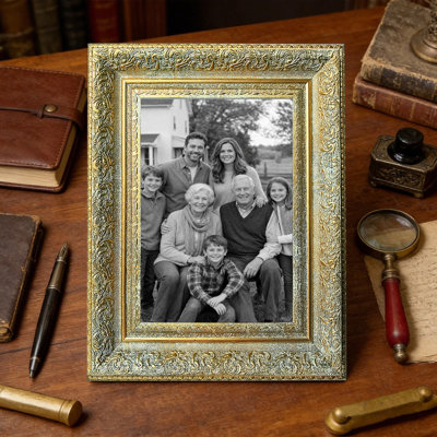 Elegant Picture Frame with Easy Photo Change