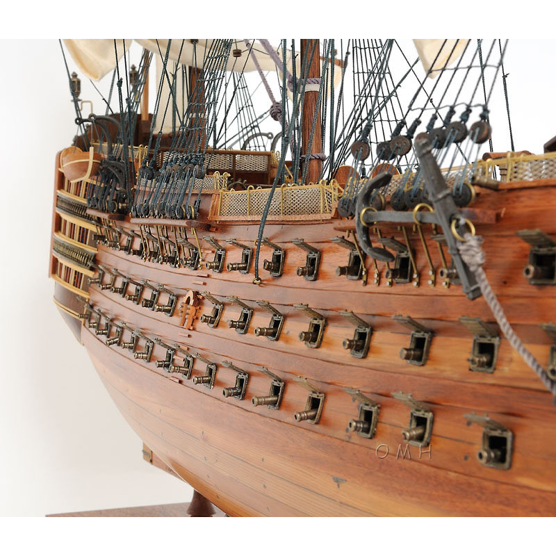 Vitrine HMS Victory avec plancher